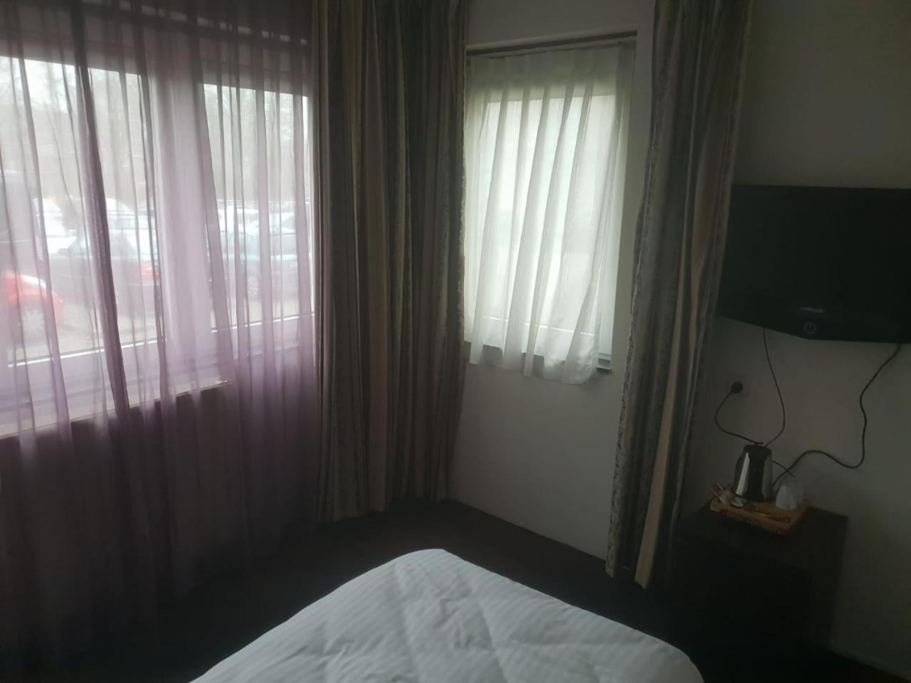 Hotel De Lis Lisse Esterno foto